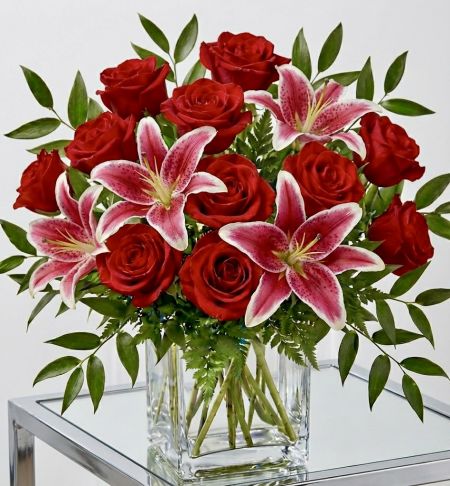 Embrace (square vase)